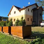Pohoda Javorniky S Rozlahlym Pozemkom *