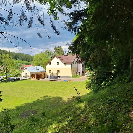 Villa Pohoda Javorniky S Rozlahlym Pozemkom Makov