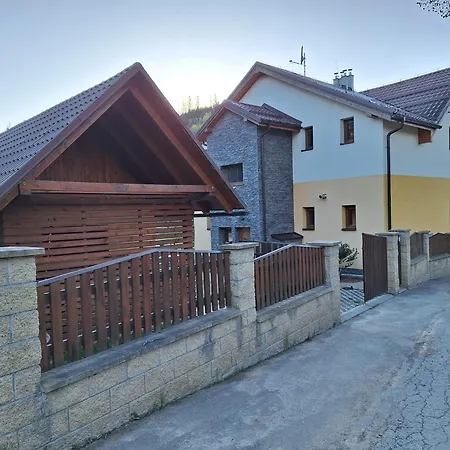 Pohoda Javorniky S Rozlahlym Pozemkom *