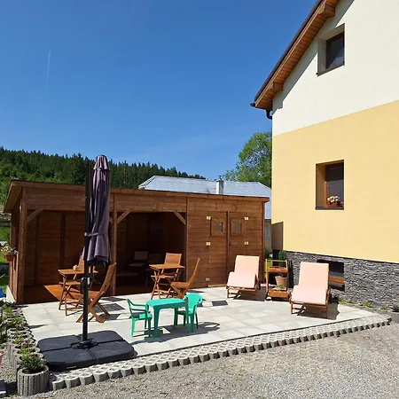 Pohoda Javorniky S Rozlahlym Pozemkom * Trencsénmakó