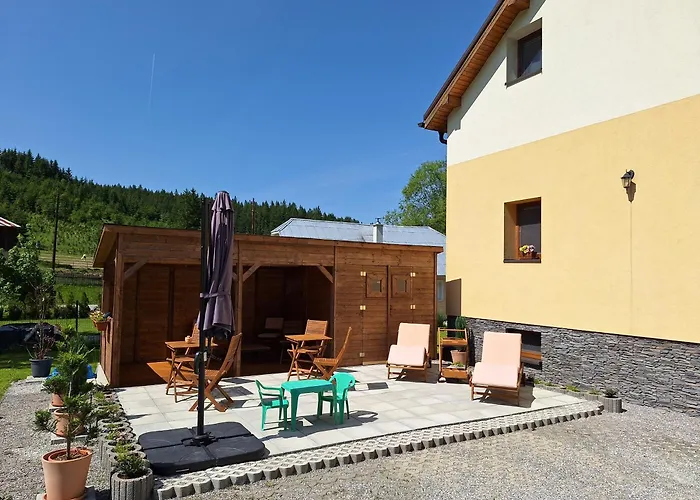 Pohoda Javorniky S Rozlahlym Pozemkom * Trencsénmakó